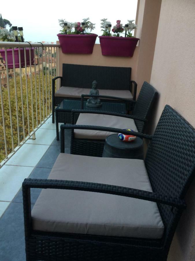 Chambre Dans Guest House Borrigo Menton Exterior photo